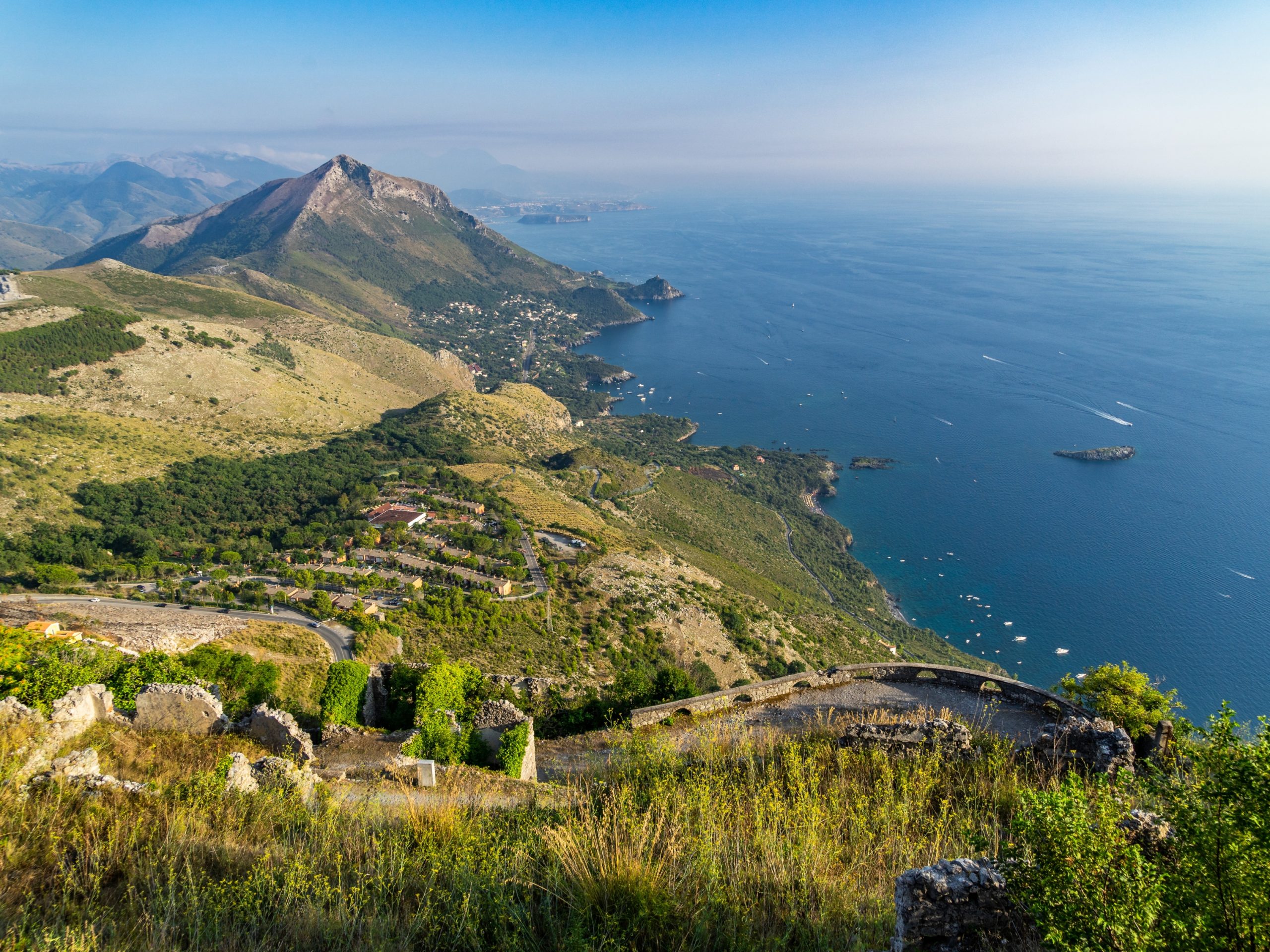 "Scorcio sul mare del Golfo di Policastro in Cilento: Cosa Fare a Policastro Bussentino in Due Giorni"
