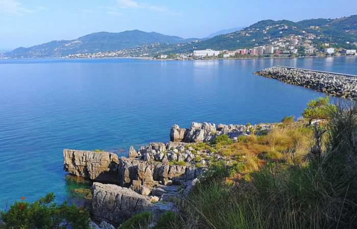 "Vista panoramica del Golfo di Policastro. Scopri i migliori hotel sul mare a Sapri."