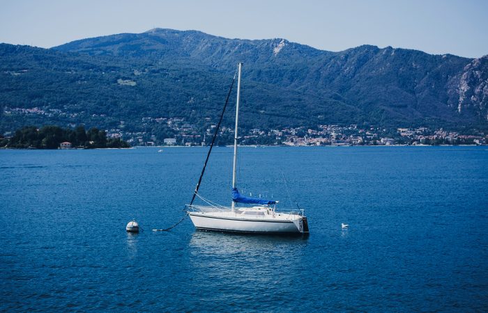 "Cilento in barca a vela. Il tour di Li Cylentos costeggia il Golfo di Policastro alla scoperta di Capo Palinuro, Cala Bianca, Grotta Azzurra"