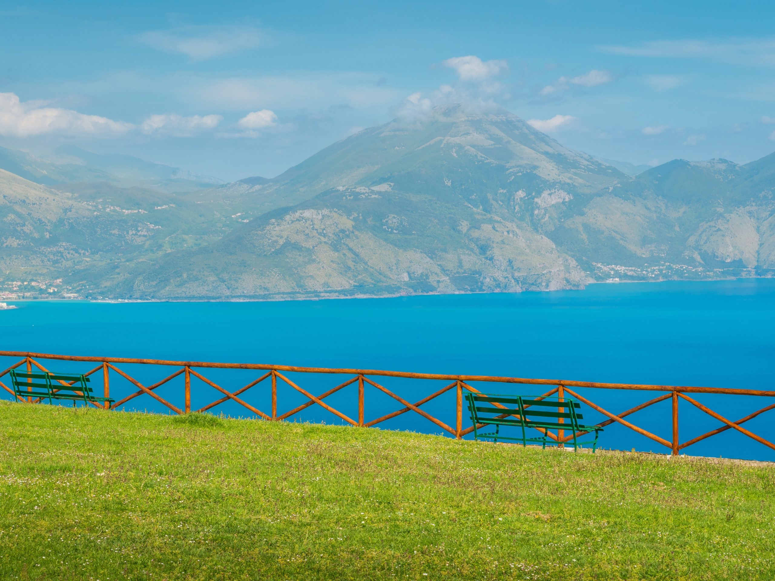 "Vista panoramica del Pianoro di Ciolandrea a San Giovanni a Piro, vicino a Scario, nel Golfo di Policastro in Cilento"