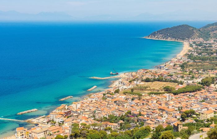 "Vista panoramica del Golfo di Policastro. Scopri i migliori Bed and Breakfast Cilento."